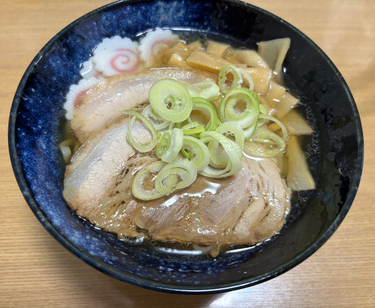 tk_mdh_lf's tweet photo. 夕飯いっぱい作ってもうた。サラダ担当とバックアップを妻がやってくれたおかげで1時間半も掛からず。ひじきの煮物が中々いい感じで、今週はちょいちょい出番ありそう。昼は袋麺で簡単に。
良い休日でしたなー。 https://t.co/yvJO5GGbHk