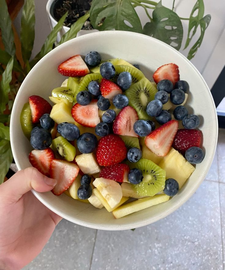 daily_dolce's tweet photo. Fruit salad on a hot summer day <3 https://t.co/PFj9ai8nwu
