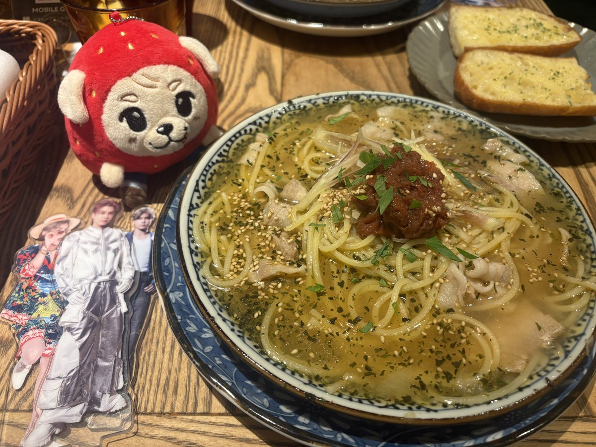 hi3jsblovegun's tweet photo. 岩ちゃんのパネル展巡りの前に中目黒
アメコで七夕🎋の短冊を見て、ランチにgetti🍝
豚しゃぶと茗荷のジャポネいただきました。
麺もモチモチでスープ美味しかった〜リピしたい
#中目黒
#アメコ
#getti https://t.co/GyJNx0rHac