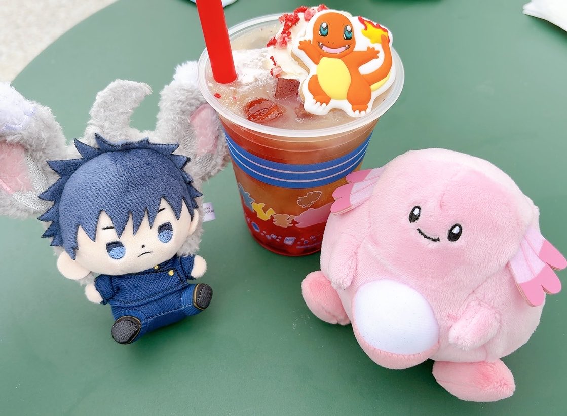 ice_skma's tweet photo. パーク行ったよ🌷
自引き出来なかったけど、縁あってパークでピンバッジ交換してもらいました😭その方とそれに付き合ってくれた友人に大感謝！！ https://t.co/trC41gGtlF