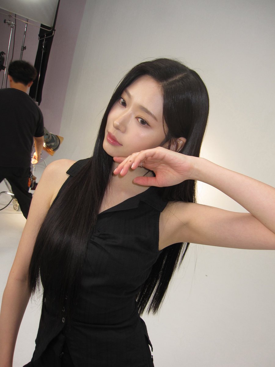 KMJUpdates's tweet photo. 260705 | Kim Minju Instagram Update

"@wanaf_official 💞2026も 期待してください🫶"

🔗https://t.co/D2ZDhLJpzn

#김민주 #KimMinJu @minju_official_ https://t.co/5EB78J8stz
