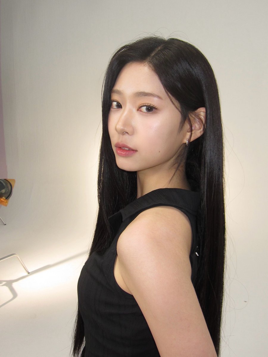KMJUpdates's tweet photo. 260705 | Kim Minju Instagram Update

"@wanaf_official 💞2026も 期待してください🫶"

🔗https://t.co/D2ZDhLJpzn

#김민주 #KimMinJu @minju_official_ https://t.co/5EB78J8stz