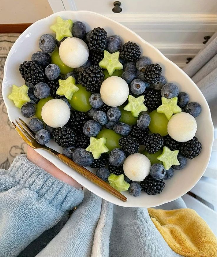 daily_dolce's tweet photo. Fruit salad on a hot summer day <3 https://t.co/PFj9ai8nwu