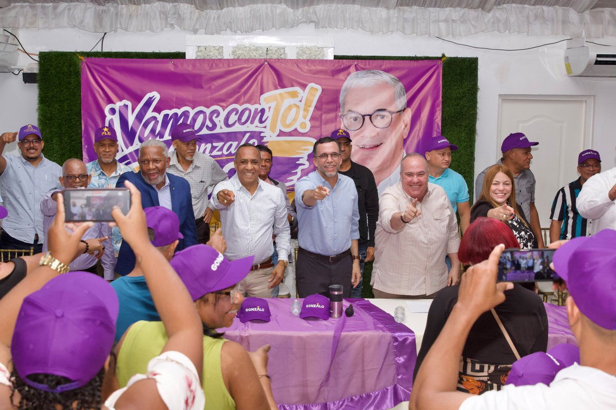 ParedesMelanio's tweet photo. En la poderosa Ciscunscripción No 1 de Santiago cientos de dirigentes, miembros del CC, Presidentes de Intermedios y de Comités de base le dicen SÍ a Gonzalo y proclaman su triunfo en la Consulta de octubre a un sólo grito... VAMO' CON TO' !! https://t.co/iHG7u86MKr