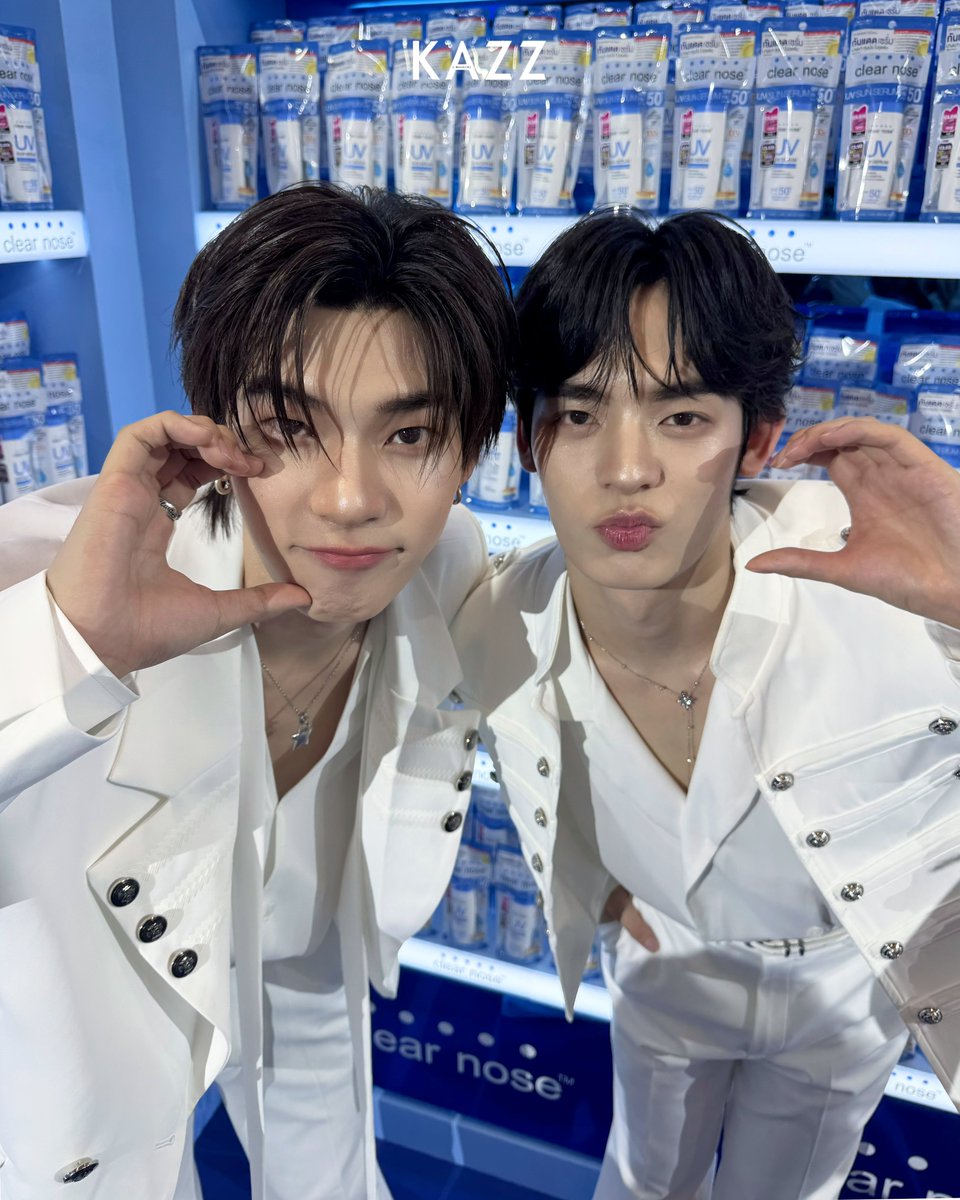 Kazzmagazine's tweet photo. สดใสมากครับ! พาสองหนุ่ม “ตี๋ตี๋-ป๋อ” มาแจกความสดใสในงาน CLEAR NOSE TOWN ✨💗

TTP CLEAR NOSE TOWN
#CLAERNOSETEETEEPOR
#TeeteePor 
#twnpich #porsuppakarn
#KAZZMAGAZINE https://t.co/lRNxlmkG5s