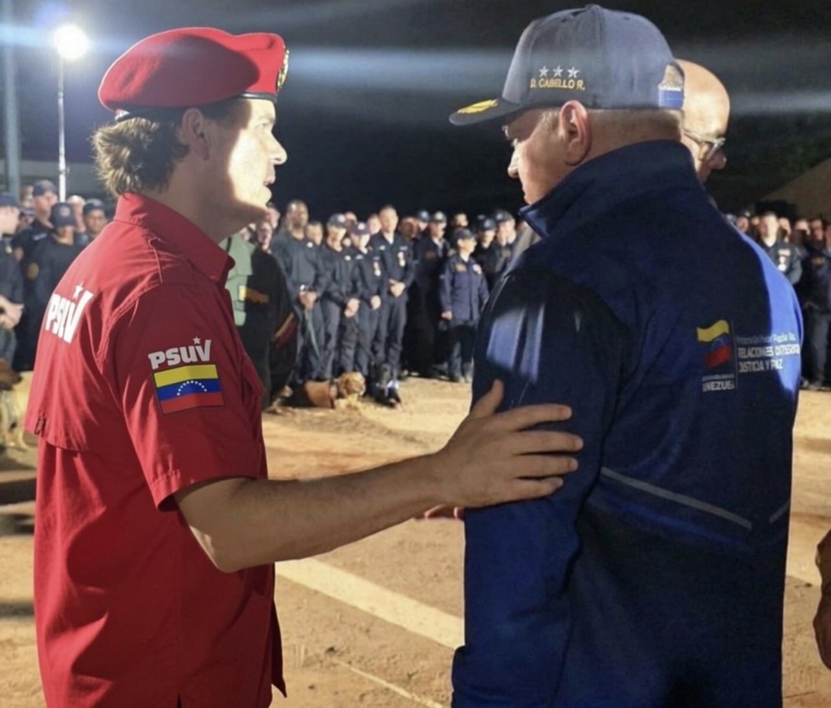 laParca357's tweet photo. @ElGanadorHenry Si ya @POTUS cambio... Cambio tanto que ahora cambio el partido Republicano por el PSUV en EEUU. No me jodas https://t.co/4H9ZbUFYcf