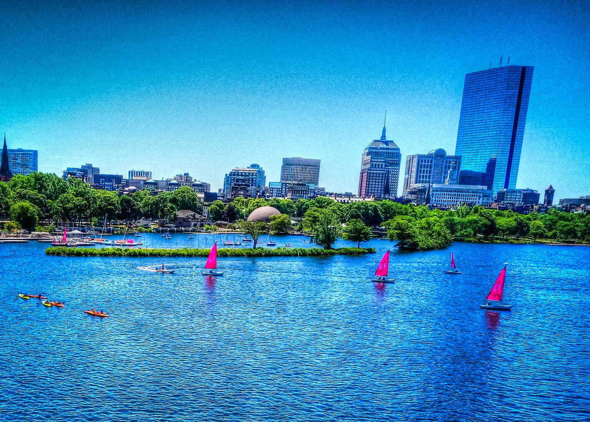 paulsportrait's tweet photo. Sailboats and kayaks on the #CharlesRiver #BostonSkyline https://t.co/hUBtH03RzN