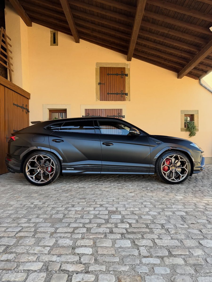 CarsUniquee's tweet photo. Lamborghini Urus https://t.co/9G9F8BvNnq