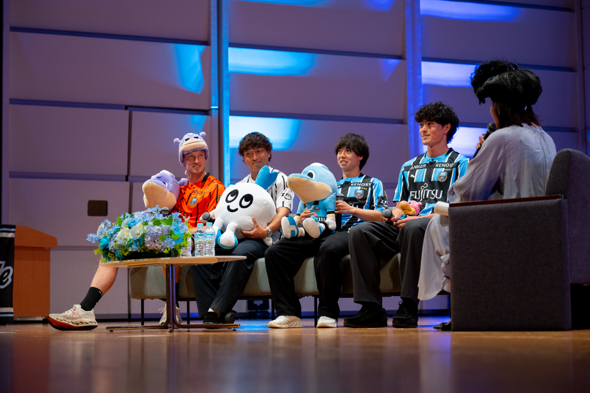 frontale_staff's tweet photo. 本���、洗足学園音楽大学にて「2026/27新体制発表会見」を実施しました。

会場に集まっていただいた皆さん、YouTube配信をご覧いただいた皆さん、ありがとうございました!
改めて、皆さんの前で新加入選手を迎え入れることができ、嬉しく思います!

今シーズンも共に戦っていきましょう!!

��広報】 #frontale  #2026_27川崎新体制
