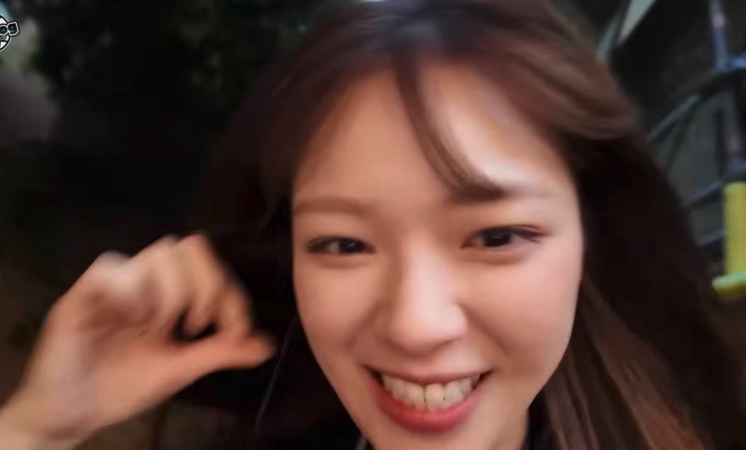 jeongyeon62m's tweet photo. 今回のヨーロッパlogで見つけた可愛いジョンヨンちゃん4選（本日付） https://t.co/Vi8XVi5KZH
