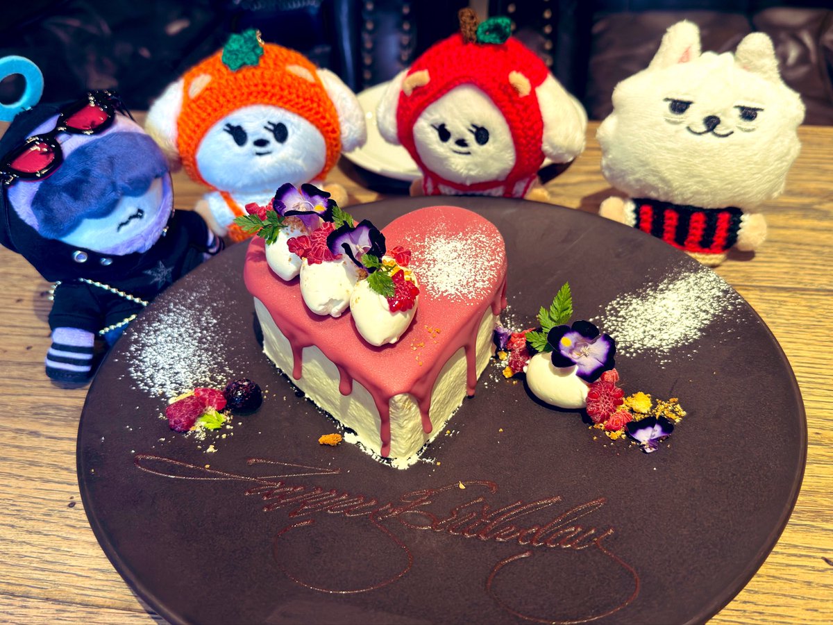yu_moa313's tweet photo. 今日はいつメンちゃん達とランチ会♡
昨日のMusic Dayやミーグリ、最近の現場の話などたくさんお喋りして癒された☺️
お茶しに入ったカフェで皆からのお誕生日のお祝いケーキのサプライズ😭💝
めっちゃ嬉しかったよ🥹ホントにありがとう〜😭😭😭💕💕💕 https://t.co/3RJldISEVw