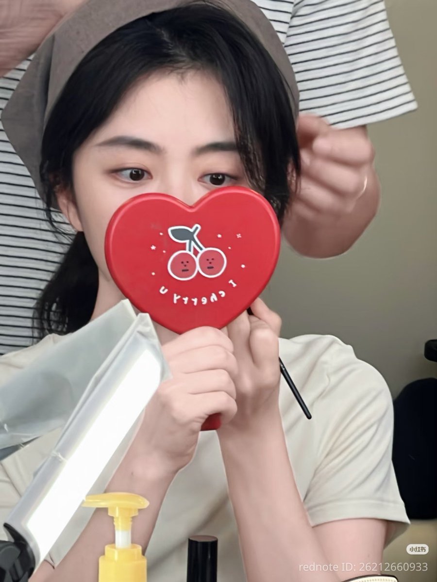 0531Seven's tweet photo. แม่ครัวตัวน้อย จี้ซานเหมย 🍒❤️

#TanSongyun #谭松韵 
#ถานซงอวิ้น #담송운 
©️®️ : 小红书 谭松韵工作室 https://t.co/RYA50oAsKX