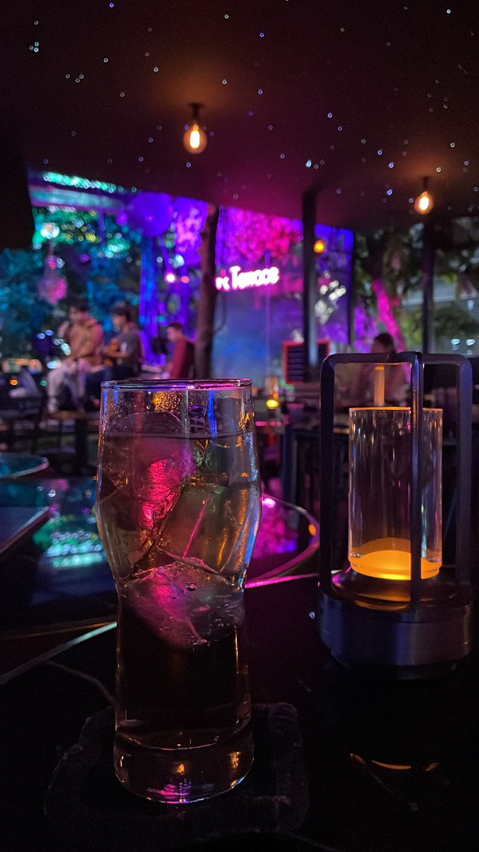 TreeBIBlack's tweet photo. นานทีเข้ามาในเมือง park terrace🍺🚬
#อ้ายหนวด #ห้วยขวาง #รัชดา https://t.co/KAFHvKQBHH