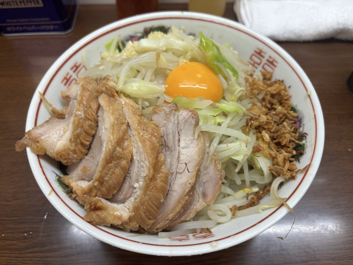 fukafuka_3's tweet photo. 6月のハマスタ遠征での関内二郎
麺半分の汁なし
ダイエットしてるからか
それでも相当腹いっぱい https://t.co/56LuZ7S7zH