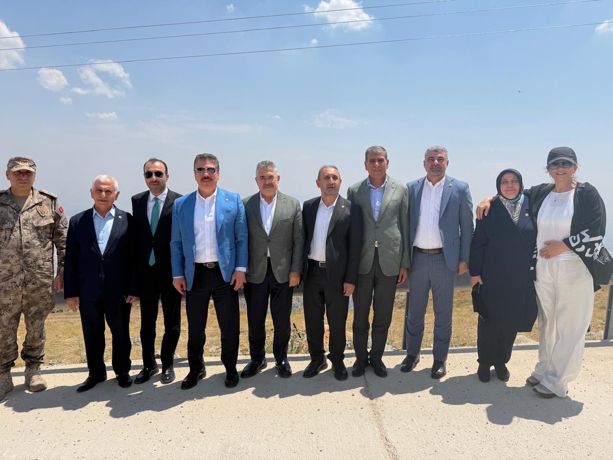 cuneytyuksel_'s tweet photo. 📍Şırnak / Cudi Dağı

Cudi Dağı’nda, Hz. Nuh’un Gemisi’nin indiğine inanılan tarihi Sefine Mevkii’nde, Şırnaklı hemşehrilerimizle birlikte öğle namazımızı eda ettik.

TBMM Başkanımız Sayın @NumanKurtulmus riyasetindeki heyetimiz ile birlikte yapımı süren Cudi Dağı Sefine Hz. Nuh Nebi Camii’nde incelemelerde bulunarak yürütülen çalışmalar hakkında bilgi aldık.

İnancın, kardeşliğin ve ortak medeniyet mirasımızın önemli sembollerinden biri olacak bu kıymetli eserin en kısa sürede tamamlanmasını temenni ediyor; emeği geçen herkese teşekkür ediyorum.