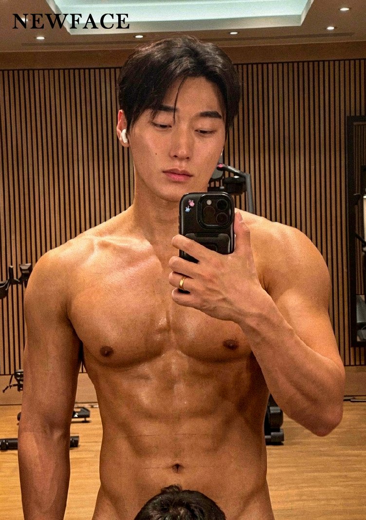 thevaultnewface's tweet photo. 👀see the full in the bio https://t.co/KKOZjAgEtM