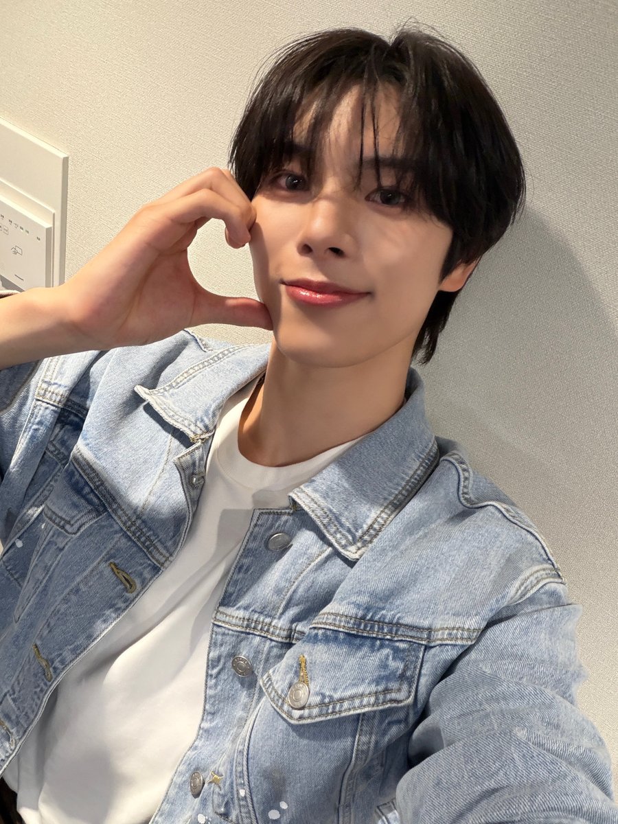 official_DXTEEN's tweet photo. [🐱]

#福田歩汰 #AYUTA
#FUKUDAAYUTA
💛https://t.co/sMbYs9QTv3

ユアスカ第1話先行上映会ありがとうございました！そしてエンディング主題歌も僕たちDXTEENに決定しましたー🥳
『Your Sky ハレのち恋』たくさん愛してくれると嬉しいです！放送お楽しみにー😋

@yourskyhare_mx
YOUR SKY Hare Nochi Koi
#YourSkyJP_Premiere
#ユアスカ #YourSkyJP
#DXTEEN #DXTN #DXTEEN_OurSky
