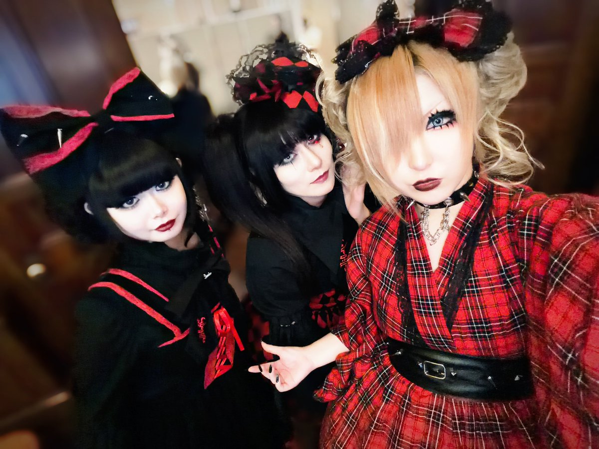 hide__serika__'s tweet photo. モデルの皆様、お手伝いのナンちゃん、そしてs'habillerのショーやお洋服、ブースにて商品を見てくださったお客様。
本当に沢山の方の支えがあっての1日でした。🥀
心からの感謝の気持ち🙏💞
これからも私は夢を追いかけ続けます。 https://t.co/NIC7DRkyjH