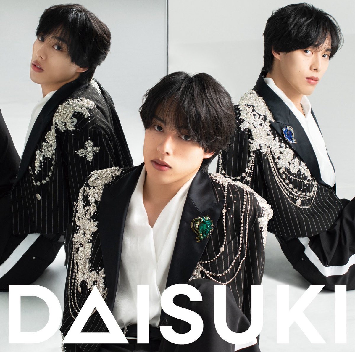 ahy_triplets's tweet photo. 佐藤三兄弟
メジャーデビューシングル
『DAISUKI』💿

✨ジャケット写真公開✨

❤️💙💚

#佐藤三兄弟 #DAISUKI #メジャーデビュー #アクロバット歌謡 https://t.co/C4hX1aDHnJ