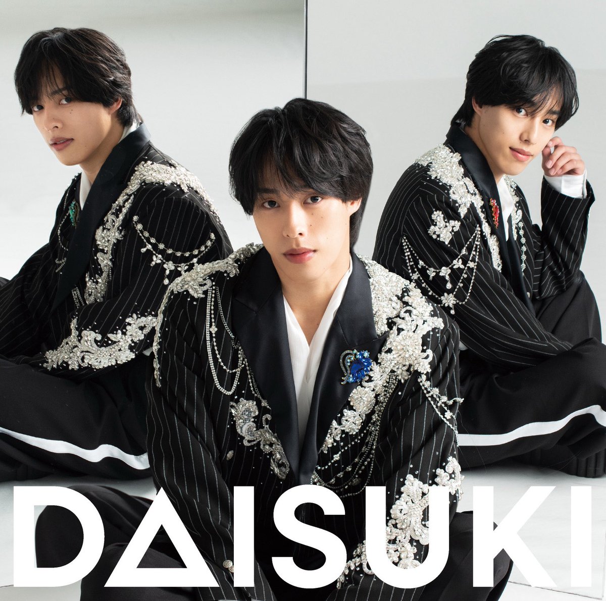 ahy_triplets's tweet photo. 佐藤三兄弟
メジャーデビューシングル
『DAISUKI』💿

✨ジャケット写真公開✨

❤️💙💚

#佐藤三兄弟 #DAISUKI #メジャーデビュー #アクロバット歌謡 https://t.co/C4hX1aDHnJ