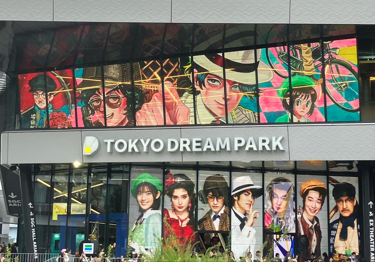 mamokaru's tweet photo. 舞台が終わり役を生き抜いた後にキャストの皆さんが順番に出てくる時、1番最後に紹介され板のど真ん中に立つマモちゃん✨️
やり切った表情といつもの笑顔ででもとても誇らしくて感無量😆
やっとひとりで０番(舞台ではそう呼ぶの？)に立てて主演としての大きな役割を果たし頼もしかったよ☺️
＃アケチコ https://t.co/WE8nsjdJTo
