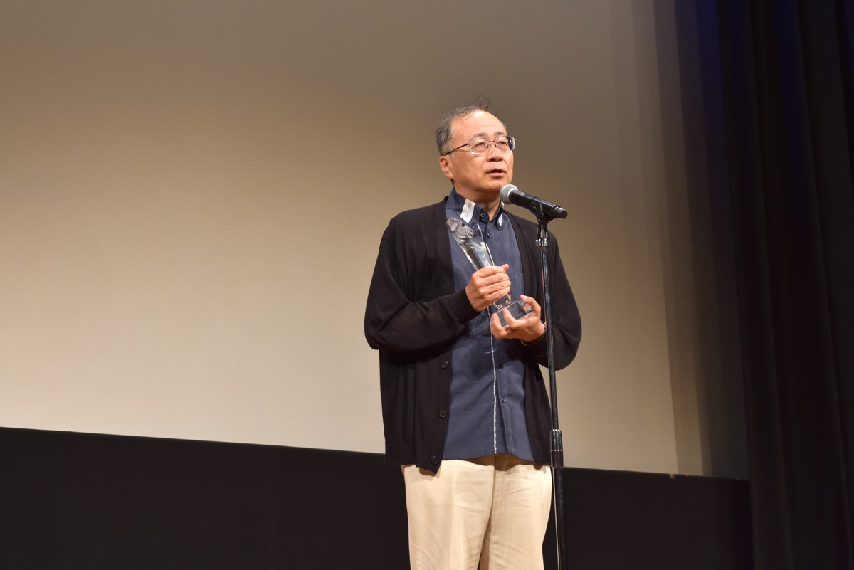 eigajoho's tweet photo. #宮古島チャリティ国際映画祭 にて『#2126年海の星をさがして』金子修介が監督賞受賞
https://t.co/UrtwJybQrN　
#渡邊圭祐、#葵わかな https://t.co/NPg7Is7Q6z