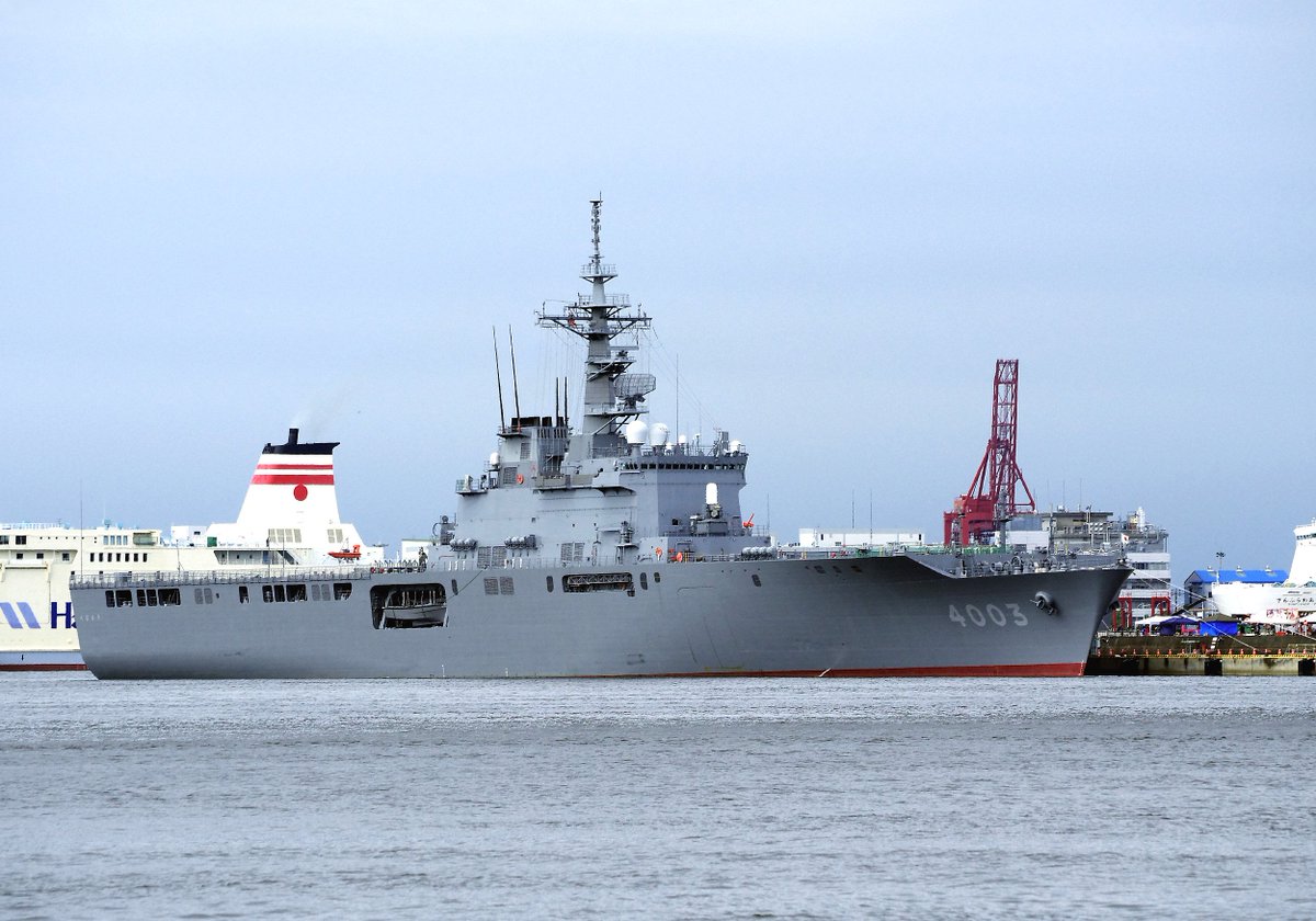 Sharaku20324526's tweet photo. 阪神基地隊サマーフェスタ2026
じっくり対岸の深江浜から。
雨と人混みが怖くて 😱
初めてのエアクッション揚陸艇LCAC撮影でした。

#海上自衛隊阪神基地
#輸送艦くにさき 4003
#LCAC 2105
#深江浜 https://t.co/m3WOCmiQos