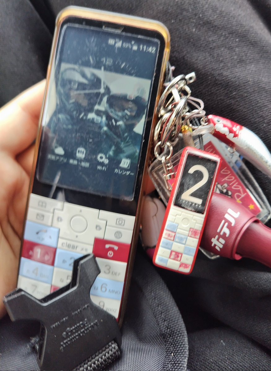 S3U8q's tweet photo. #au の #INFOBAR #キョーセラ #kyocera さまにお願いします、わたしを #ガラホ INFOBARの広告塔に起用して下さいm(_ _)m
初めて買って貰ったキョーセラのガラケーからこれが2台目ですが、愛用し続けて早15年。
ガラケーが大好きでたまりません😍 https://t.co/OnnE8eaQPD