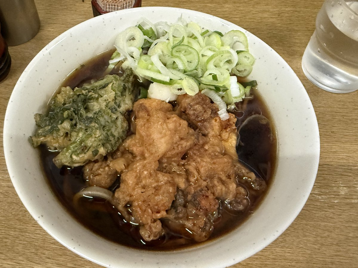 bunnagashi's tweet photo. 先週旅行でいつもの蕎麦が食べれなかったので、上野を散策した後は日暮里まで歩いて一由そばで太蕎麦ゲソ春菊をキメる https://t.co/esiJuFPCpq