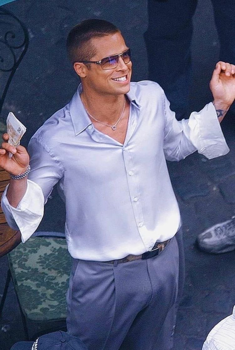 rachcorrine's tweet photo. Buzz cut Brad. Icons only. On the hunt for some similar sunglasses today. https://t.co/hXhW8DZ90D