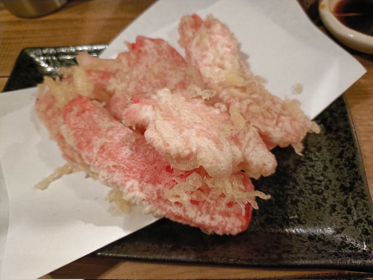 satou_power's tweet photo. 包丁の用事で日帰りでなんばに行ったので、アカシアさんがおすすめされていた立ち呑みやっすんに。
刺し盛り、紅しょうが天、コショウダイあら炊き、かぼちゃ炊いたん、自家製新生姜甘酢漬けなど頂いた。どれも美味しく、立ち飲み屋とは思えないようなクリアな味わいで驚いた。そして安すぎる😭 https://t.co/bYJsJ9fWJ6