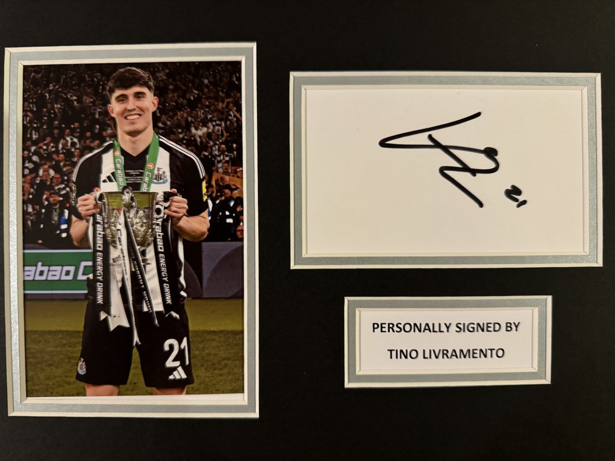 NufcMemorabilia's tweet photo. Tino Livramento🏆️Carabao Cup Winner 2025
Signed & mounted Newcastle display ⚫️⚪️
Available here:
✅ Web: https://t.co/YwA1ShTaOp
✅ eBay: https://t.co/JSDcvLx3Bg
#nufc #hwtl #newcastle #winners25 #Livramento #tino https://t.co/BnNxNdcG8p