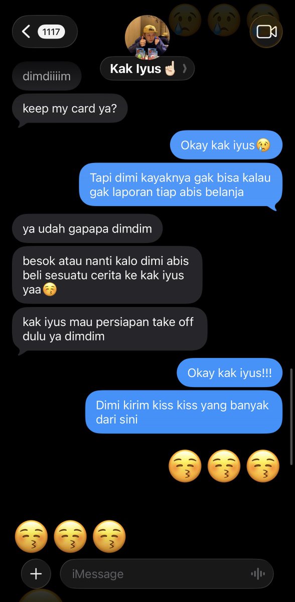 yawnsun's tweet photo. funfact it was iyus' first time trusting his card to someone else (aka dimi kecil pacarnya) https://t.co/IPDtDm73ID