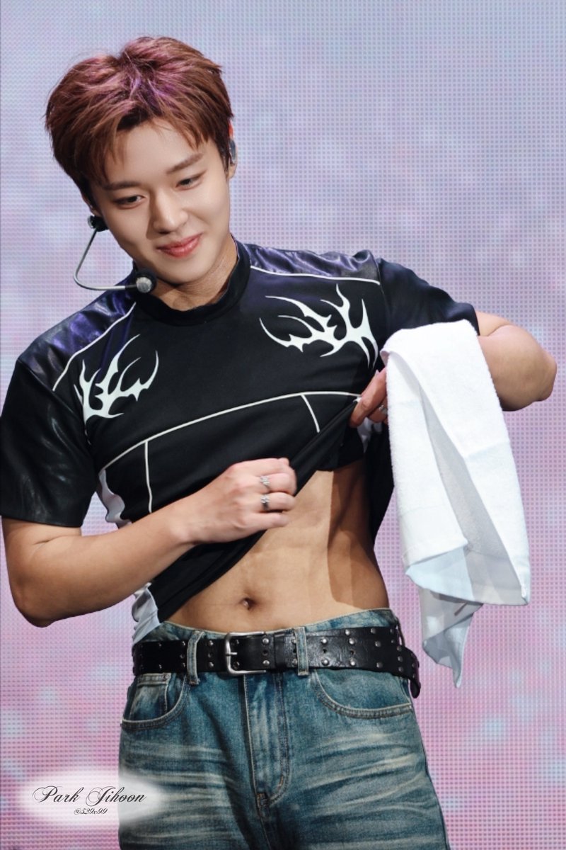 529x99's tweet photo. 260705 RE:FLECT FAN CONCERT in TAIPEI
대만 팬콘

여자 죽은 순간 ……… 

#박지훈 #PARKJIHOON https://t.co/qjhXZe33E9