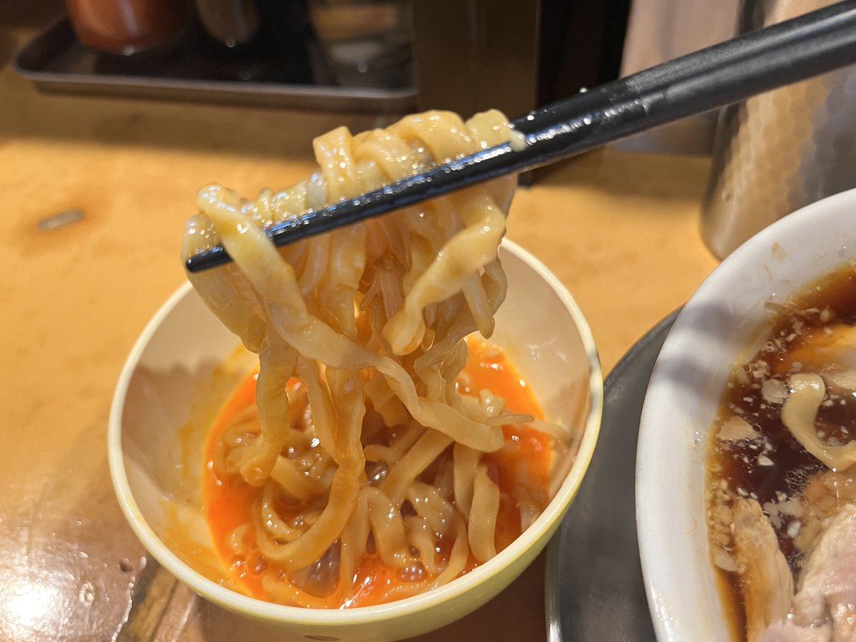 hiradate's tweet photo. 武蔵小山の頑極（GANGIMARI）
二郎系インスパイアラーメン店。

麺量150gのミニ豚ラーメン。
見た目よし、麺よし、脂よし。
醤油がキマっている。
マッカランで、すき焼き喰いとの相性もよし。
美味しいG系ラーメン。
麺量を少なめでオーダーできるので、臆せず通えます。

https://t.co/tSdu7rIt9t https://t.co/EpmpO11JXJ