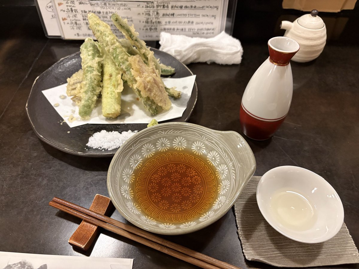 ngt6816's tweet photo. 本日の日本酒#2

諏訪酒造(鳥取県八頭郡智頭町)
諏訪泉 田中農場 強力 純米吟醸 R4BY 原酒

原料米:田中農場産強力100%
精米歩合:55%
アルコール分:18%

久々にいただく諏訪泉🍶♨️
熟成感を感じつつもバランス酔い味わいでした

夏野菜の天ぷらと頂きました😋 https://t.co/VCAVvGZieF