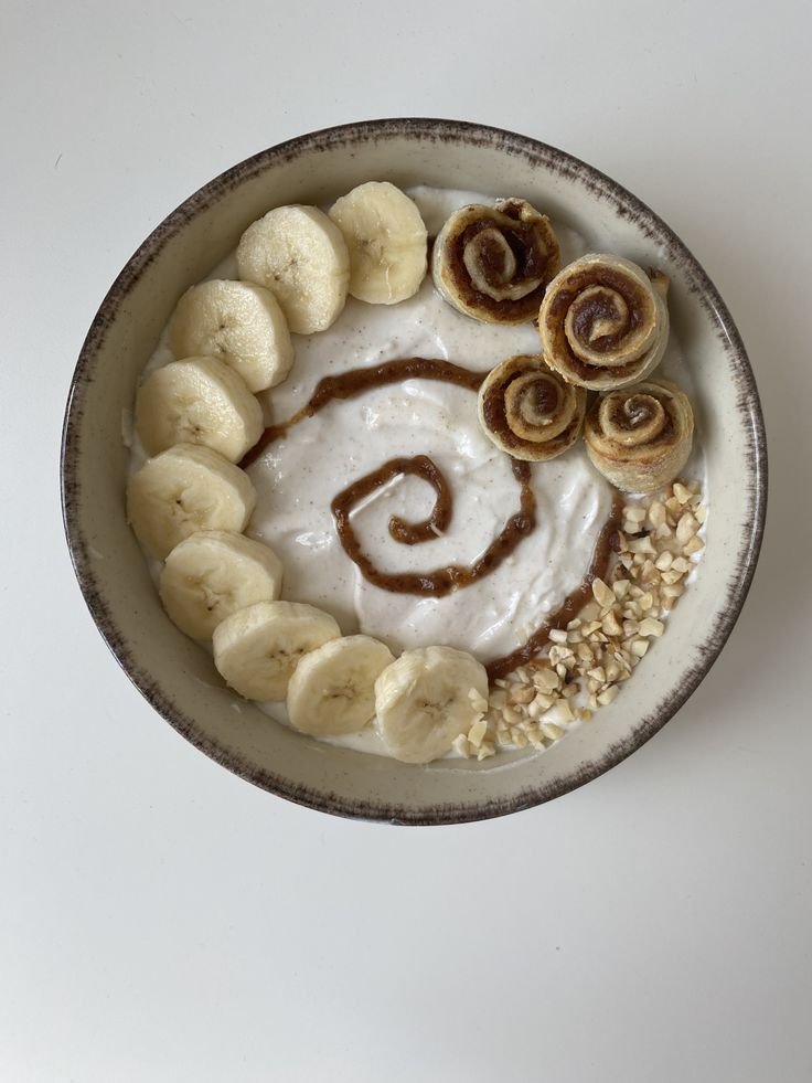 daily_dolce's tweet photo. It's the perfect day to eat a yogurt bowl https://t.co/LcjLZNSCzC