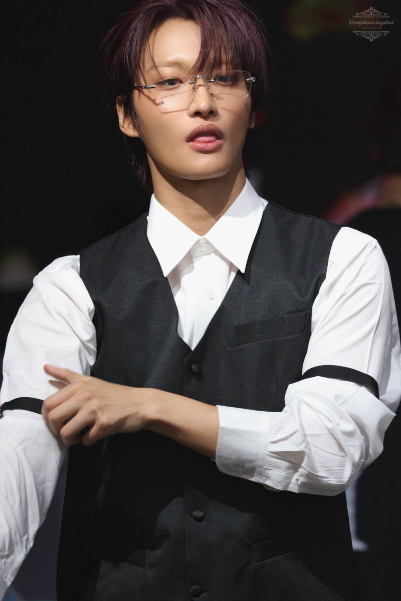 emphasizingthat's tweet photo. 260705 hellolive

𝓑𝓵𝓪𝓬𝓴 𝓑𝓾𝓽𝓵𝓮𝓻 𝐼𝐼

#HONGJOONG #홍중 #SEONGHWA #성화 https://t.co/mck0q8ZGHE