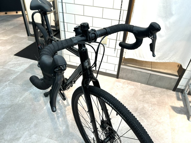 ysroadoimachi's tweet photo. バイクパッキングにもおすすめ!『RENEGADE A1』
舗装路でのツーリングから、ちょっとした未舗装路での冒険まで使えるバイクです。
https://t.co/m2fNiNE24B
#JAMIS
#RENEGADEA1 https://t.co/y3t6GzhUCi