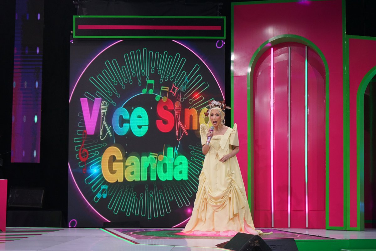 everybodysingph's tweet photo. VICE SING GANDA! Saan kayo nakatutok ngayong gabi?

#EverybodySingMine
🗓️ Saturday &amp; Sunday | 8:30pm
📺 ALLTV2, TV5, A2Z, Kapamilya Channel, Kapamilya Online Live, iWant, and TFC https://t.co/2DHrAsGQp0