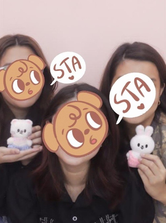 _hyunez's tweet photo. Finally met my bestays after 3 loooong years ❤️✨ @heyyounjin @mnhsaurus https://t.co/TK0CLRlWGK