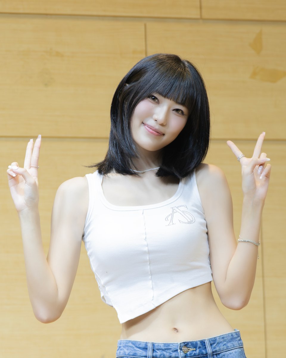 fullmoon_yel's tweet photo. 250705 여름이었다 카페 이벤트
260705 에버라인 팬사인회

1년동안 달라진 거라고는 머리 길이밖에 없다

#하이키 #H1KEY #옐 #YEL #한신영 https://t.co/jVIZ42VTdj