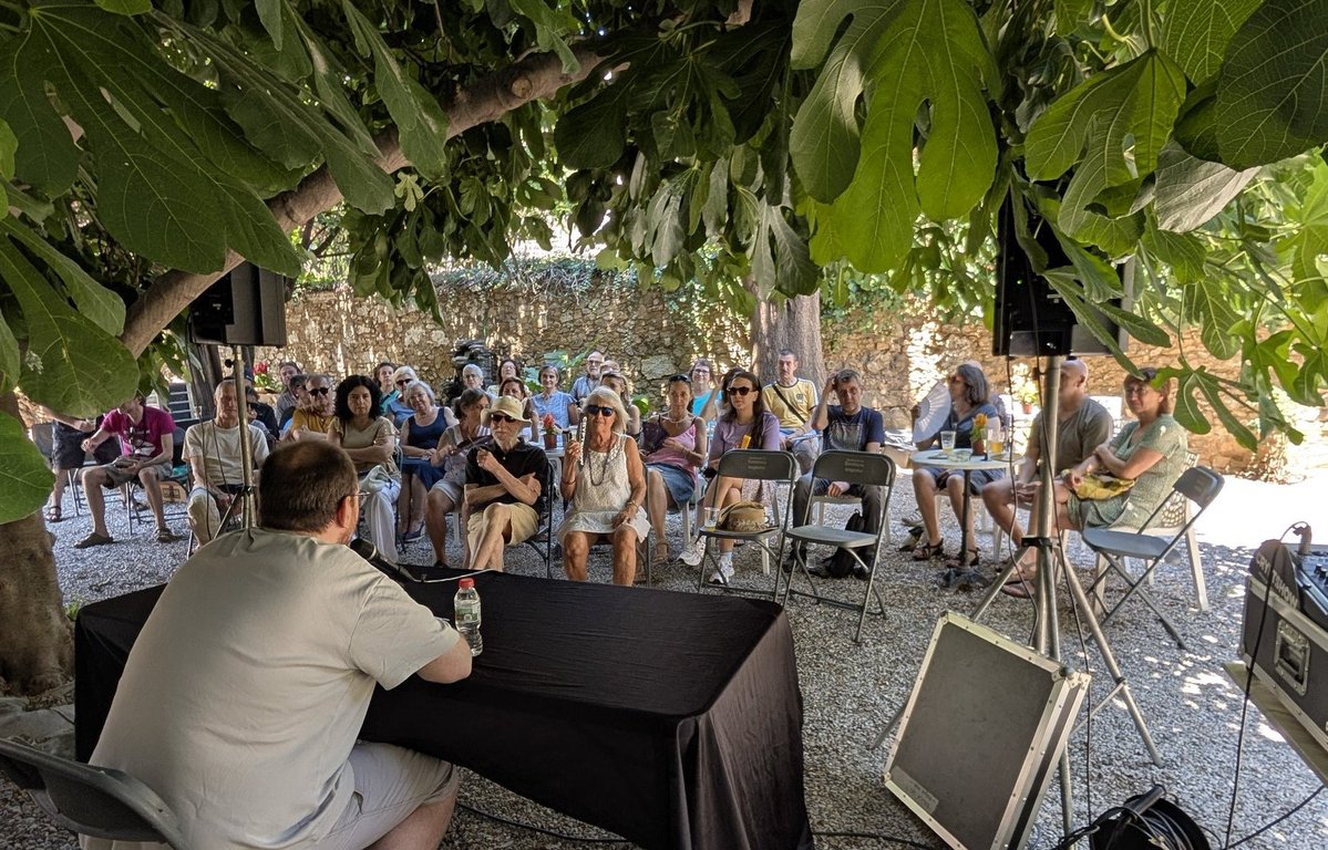cehbadalona's tweet photo. Avui hem fet la segona col·laboració amb el @Cryptshow. En @FrancescPalacio ens ha explicat la vida i miracles de la M. Teresa Grau, la Santa de #Badalona. Gràcies a tothom que ha vingut al badiu del Solimar i a l’organització per haver-nos permès participar del festival! https://t.co/btoSiB7QjP