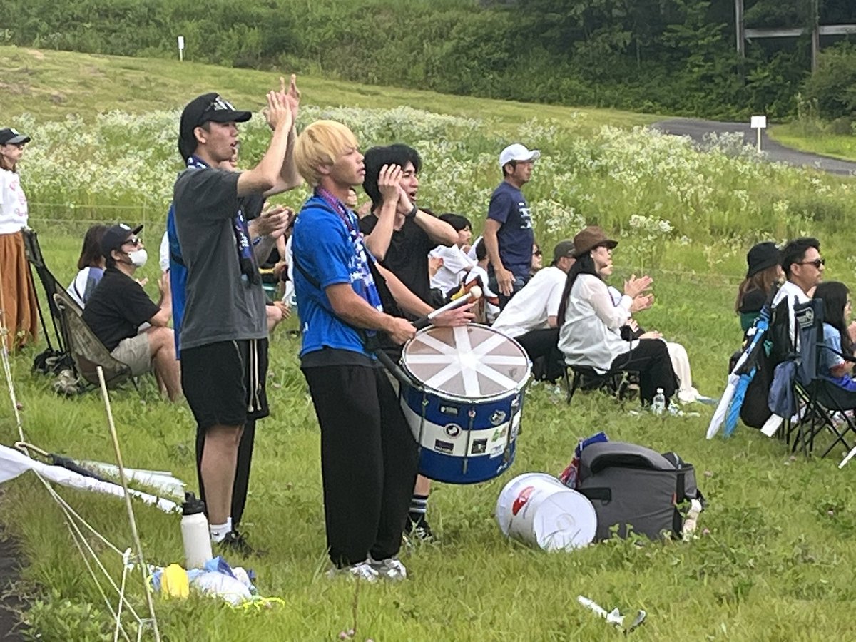 katalleracademy's tweet photo. ADのつぶやき⚽️
優勝のご報告と、忘れてはならないのが、試合会場の白馬までサポーターの方々が駆け付けてくれたことです❗️U14選手も応援にきてくれたのですが、一緒に大声援で選手を後押しして頂きました📣本当に心強かった❗️ありがとうございました🙇‍♂️北海道でもお願いしますね😆
#kataller https://t.co/RGAnO3q7OF