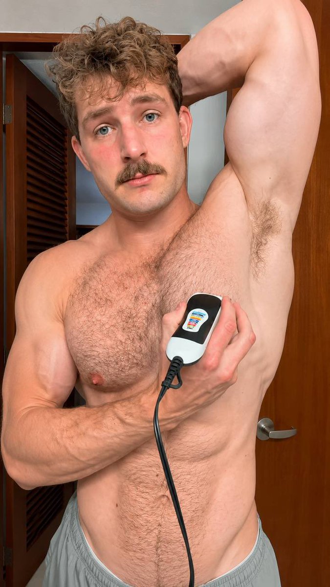 ClarkGallaap5l's tweet photo. Care to help me shave? https://t.co/72DA3qIiMO