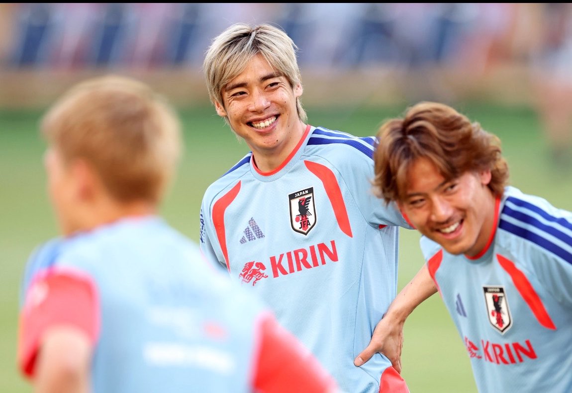 r_you349's tweet photo. 夢のようだった日本代表のW杯1か月が終わって、もうすでにロス。

他の国の試合も楽しみつつ、これまでの試合や写真を何度も振り返っています。

ゆっくり休んでほしい気持ちと、早くまた純也さんのプレーが見たい気持ちが同居中。

まずはしっかり疲れを取って、いいコンディションで次のシーズンのスタートが切れますように。

またピッチで躍動する姿を楽しみにしています。

#今年も沖縄に来てくれるかな
#No台風Welcom純也