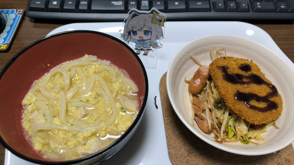 S15_aru's tweet photo. 休日の締めは、親子丼の具にうどん投入！！
野菜炒めは今回豆板醤でアレンジ

#天界学園飯テロ部
#天界学園料理部 https://t.co/WfTpQjZsC8