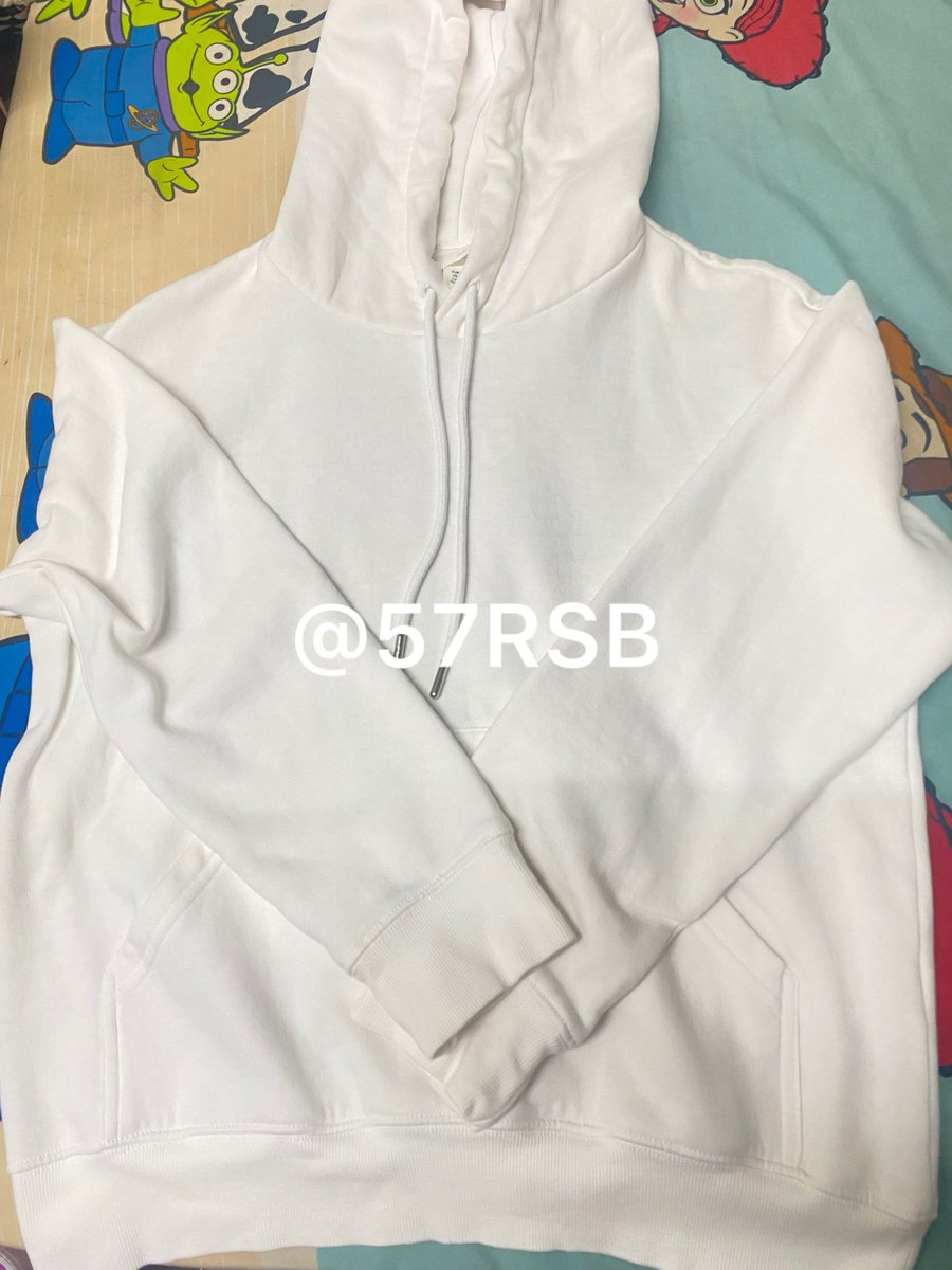 57RSB's tweet photo. เสื้อฮู้ดh&amp;m สีขาว ไซต์xs 
อก40-42 ยาว22-23 

💌ส่งต่อ 320 รวมส่ง สนใจdmได้เลย🙇🏻‍♀️
#ส่งต่อเสื้อผ้า #ส่งต่อเสื้อผ้ามือสอง #ส่งต่อรองเท้า #stylistshop #ส่งต่อriley #โล๊ะตู้ #ส่งต่อpromthong https://t.co/Z1stEMSN7Y