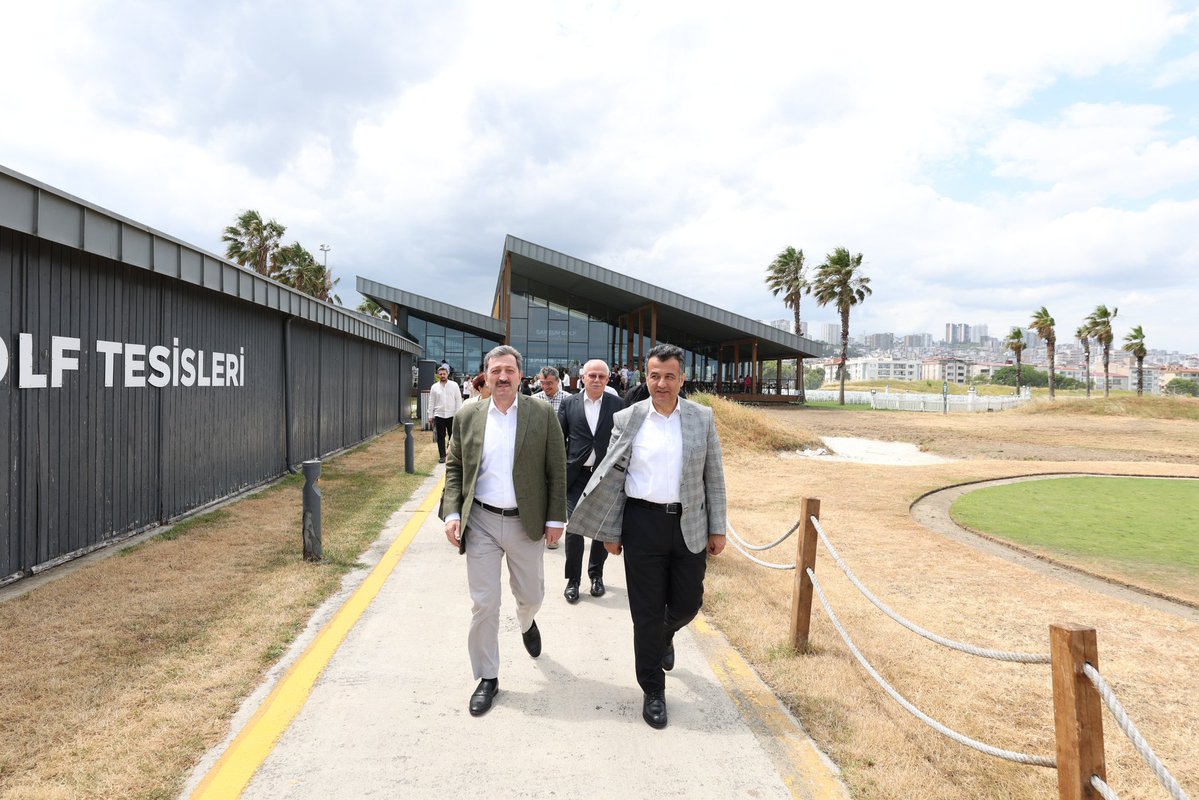TCSamsunValilik's tweet photo. 📌Valimiz Sayın @orhantavli_, Büyükşehir Belediye Başkanı Sayın @halitdoganbsk, Vali Yardımcısı Canan Hançer Baştürk ve Aile ve Sosyal Hizmetler İl Müdür V. Necmettin Aygün ile birlikte;

Aile ve Sosyal Hizmetler İl Müdürlüğümüze bağlı çocuk evlerimizde kalmakta olup 2025-2026 Eğitim-Öğretim Yılı'nı başarıyla tamamlayan ve takdir belgesi alan #TürkiyeYüzyılı’nın ve geleceğimizin teminatı kıymetli çocuklarımızla bir araya geldi.👧🧑

📌Verimli ve güzel bir yaz tatili geçirmeleri temennisiyle sevgili çocuklarımızı tebrik ediyor, başarılarının devamını diliyoruz.