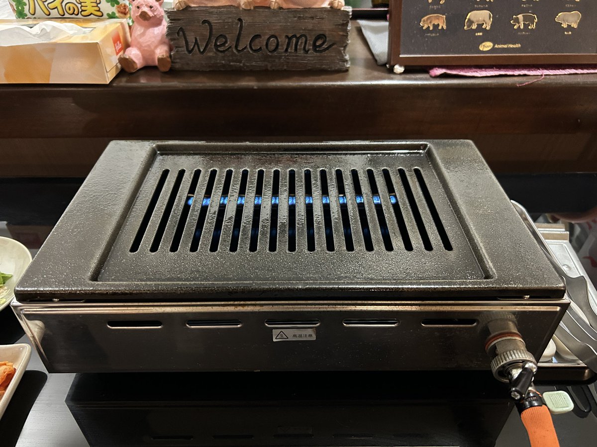 barber_ikechan's tweet photo. ♨️の帰り道

お腹が減っていたので
上富良野で焼肉してきました。「焼肉ぶーぶー」
豚サガリ、ホルモン、コブクロ、焼き野菜盛合わせ、牛カルビー
味は全てタレで食べました
白飯に1番合ったのは、ホルモン！
タレは少し甘めだったので、一味を少しフリフリしたらこれが凄く良かった
#焼肉ブーブー https://t.co/Vb3JSbUlcp